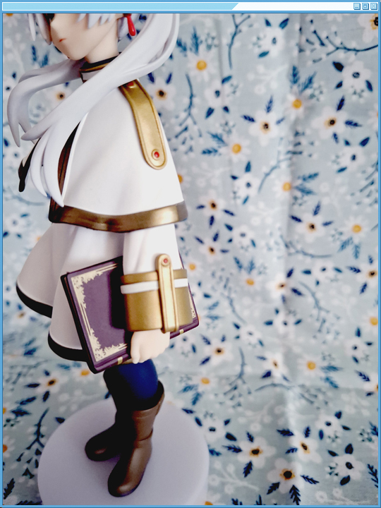 Closeup of Frieren's Sleeves